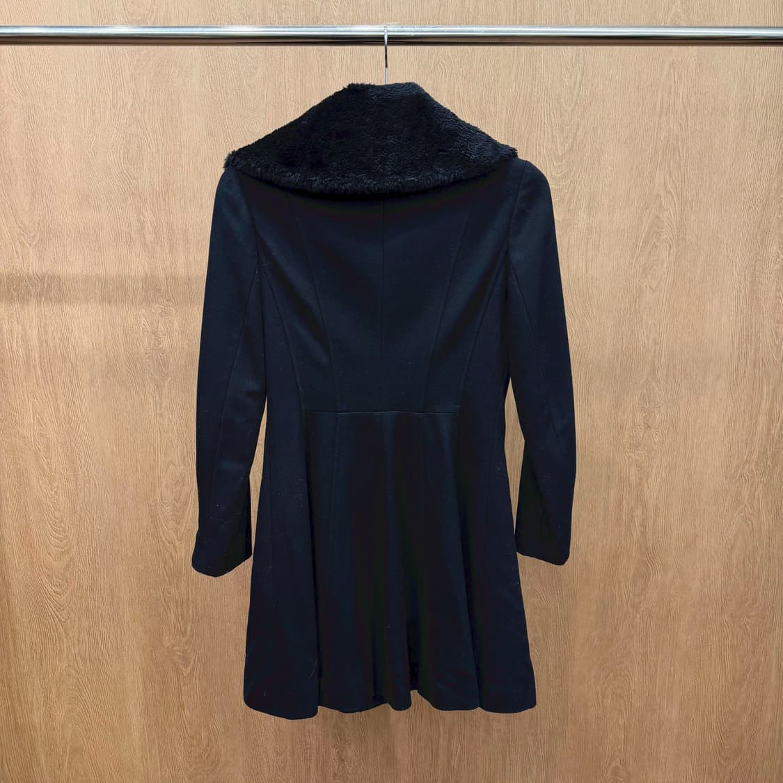 아르마니 익스체인지 롱 코트 퍼 트리밍 하이넥 디테일 슬림핏 블랙 상품이미지3