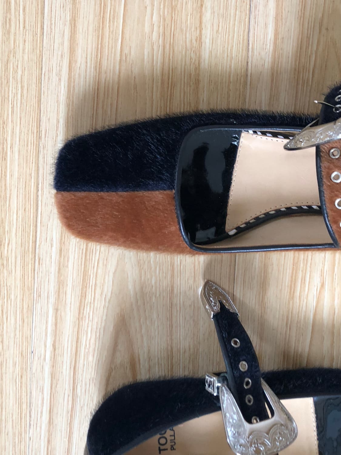 Toga Pulla 퍼 버클 메리슈즈 상품이미지9