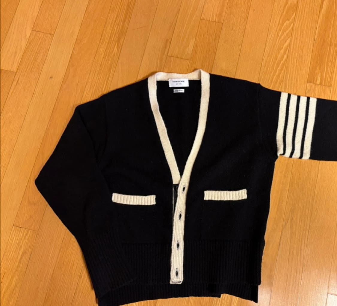 톰브라운 가디건 블랙 3사이즈 상품이미지1