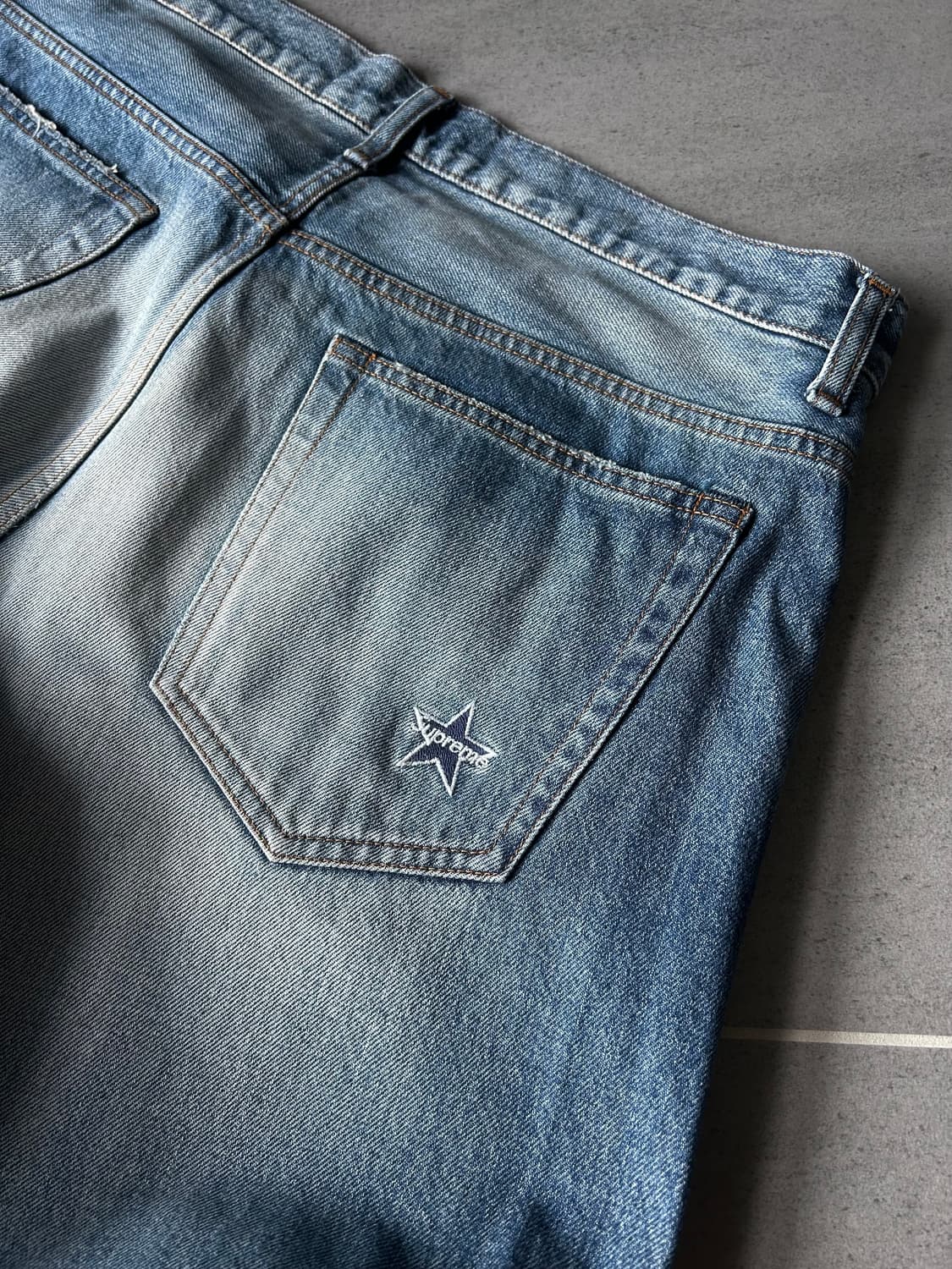 34슈프림 디스트레스드 루즈핏 셀비지 진 상품이미지5