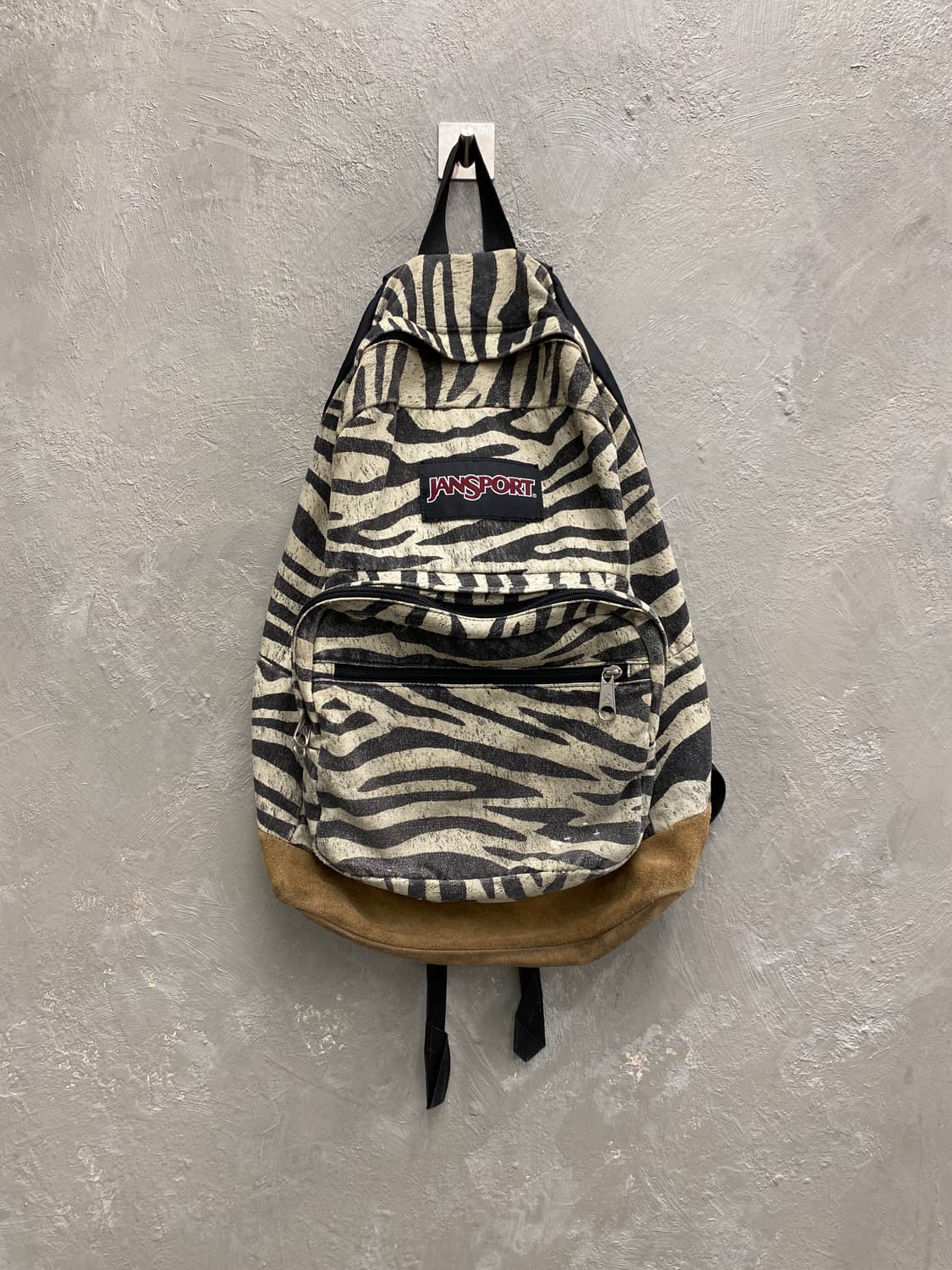 [37*54] Jansport 잔스포츠 지브라패턴 스웨이드 바텀 백팩 상품이미지1