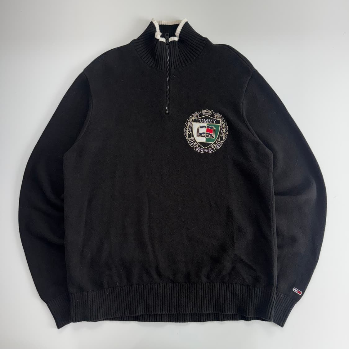 Tommy Hilfiger 타미힐피거 문장 로고 블랙 니트 상품이미지3