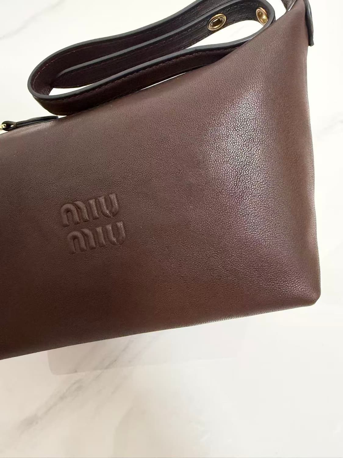 미우미우 브라운 가죽 숄더백 상품이미지4