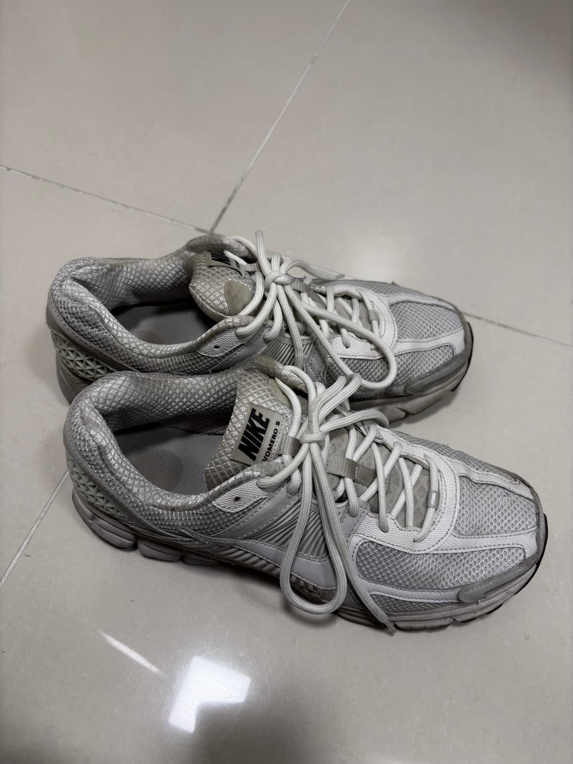 나이키 줌보메로 5 울프그레이 (280) 상품이미지2