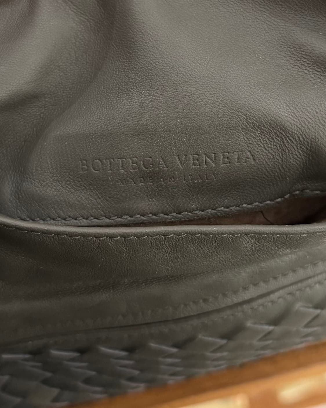보테가 베네타 차콜 인트레치아토 나파 미니 체인 크로스백 상품이미지7