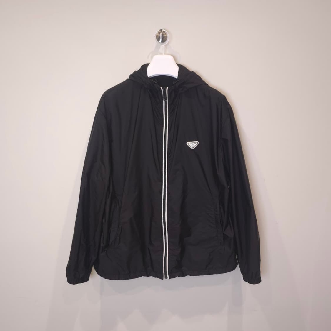 [중고/정품] 프라다 리나일론 바람막이 L 상품이미지1