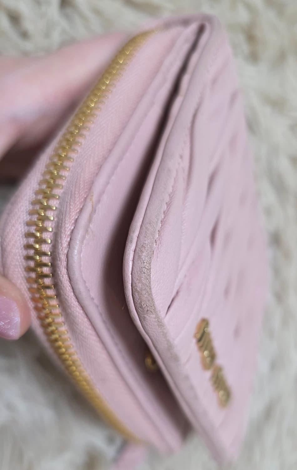 미우미우 마테라쎄 지퍼 반지갑 베이비핑크 상품이미지4