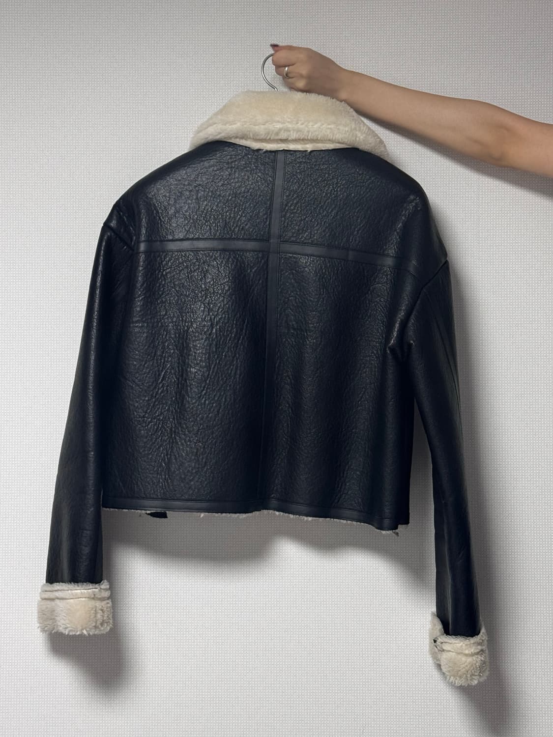 블랙업 무스탕 상품이미지2