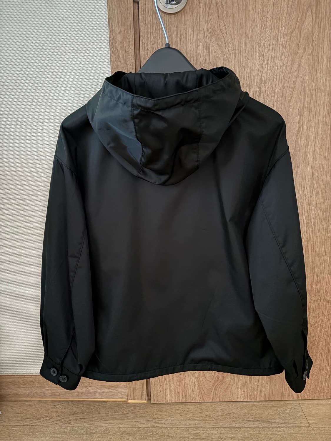 프라다 여성 23SS 리나일론 후드 자켓 상품이미지2