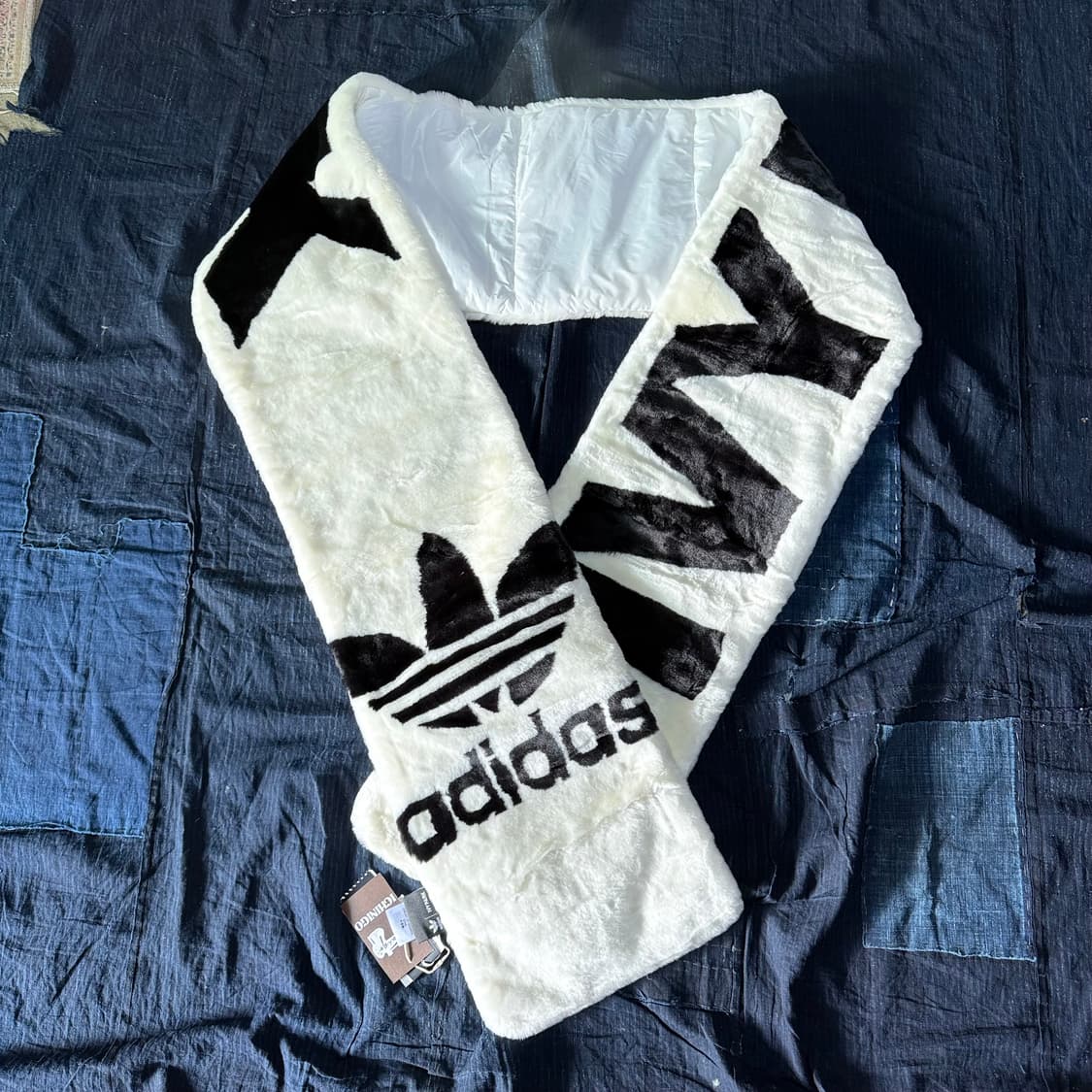 아디다스 x 아이비파크 리미티드 인조 퍼 스카프 상품이미지1
