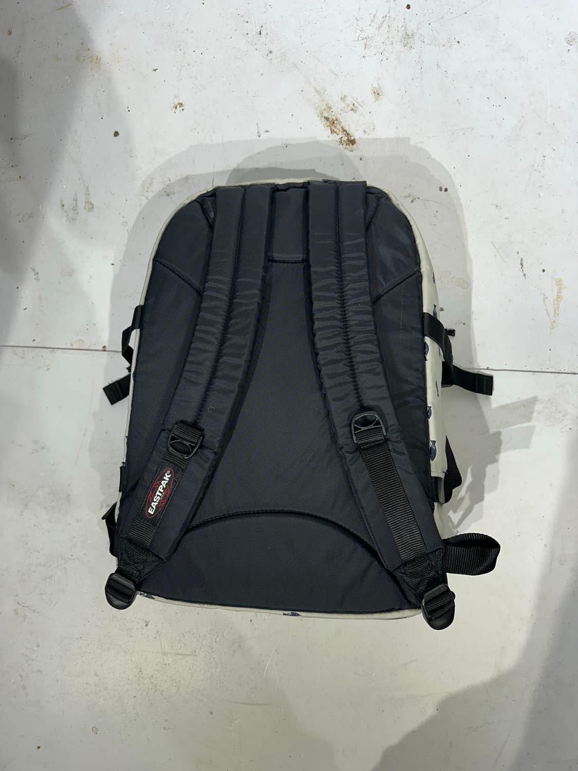 이스트팩 아이보리 물고기 피싱 백팩 가방 상품이미지5