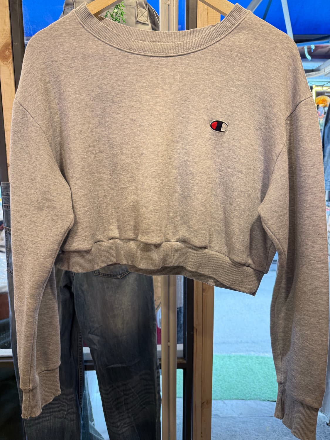 챔피온 그레이 크롭 맨투맨 상품이미지1