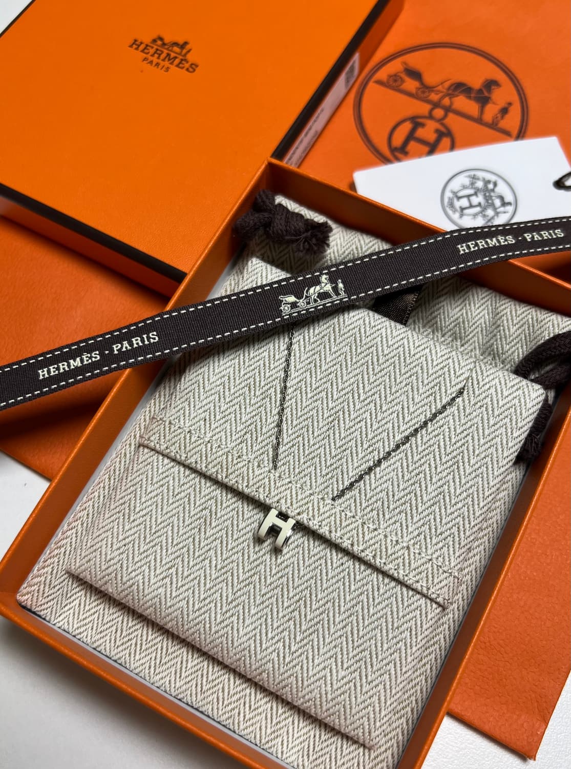 [정품] 새상품급 / 에르메스 팝아슈 미니 목걸이 팔라듐 하드웨어&블랑 상품이미지1