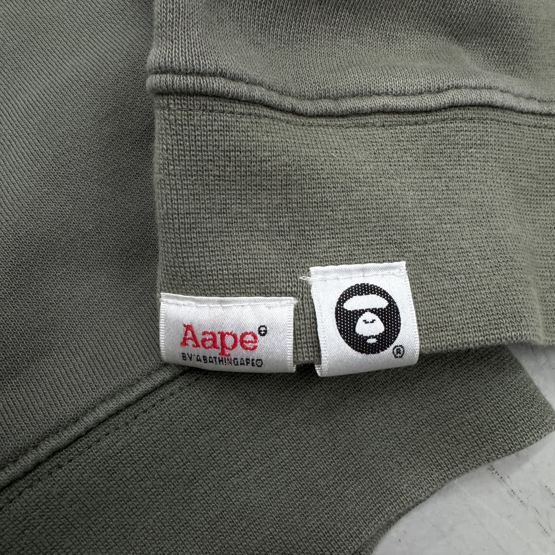 베이프 에이프 페이스 맨투맨 카키 상품이미지6