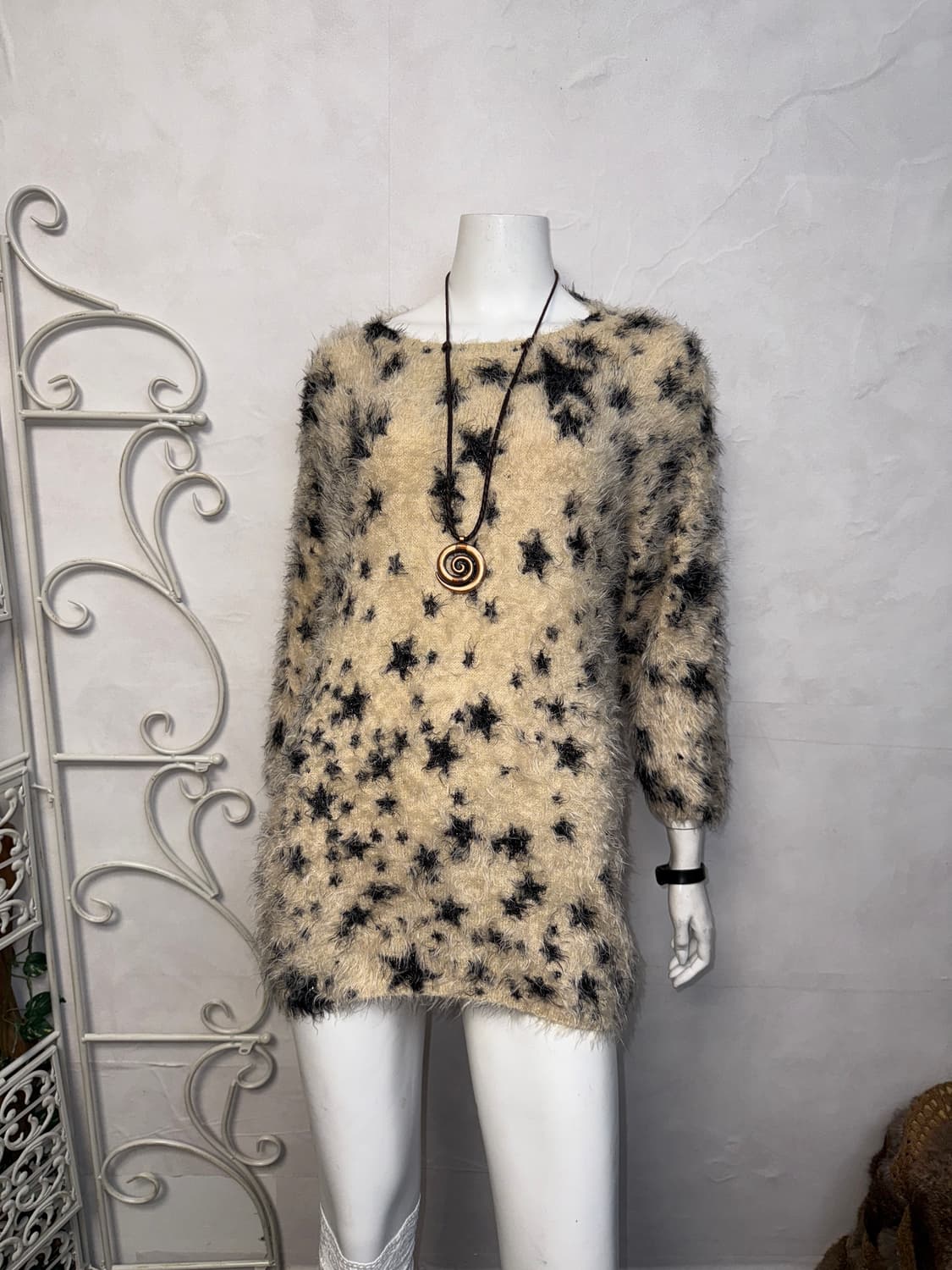 Beige black grunge star fur knit 상품이미지1