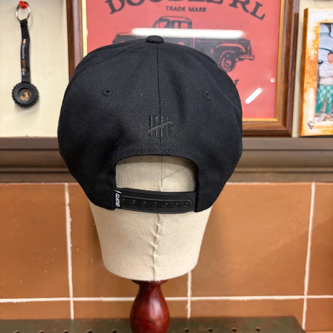 UNDEFEATED Logo 6-Panel Cap Black Free 상품이미지4