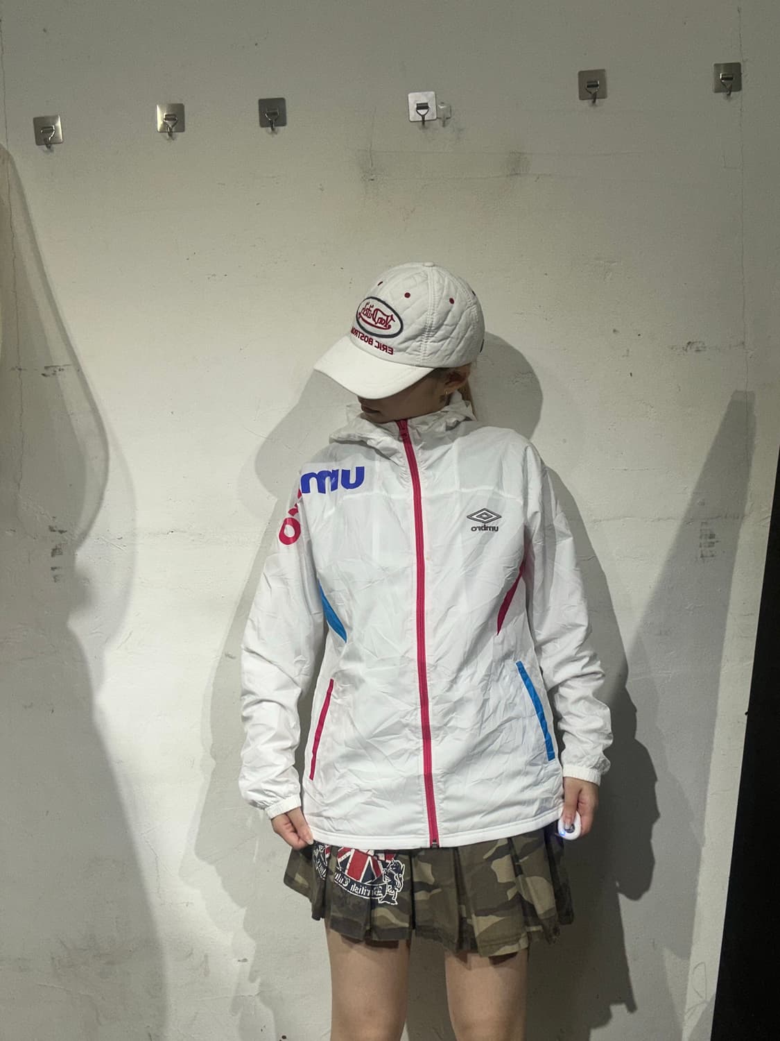 엄브로 화이트 오버핏 로고 후드 트랙탑 져지 L 상품이미지2