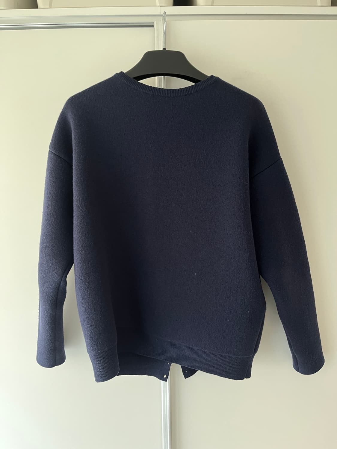 로에베 오픈 백 스터드 스웨터 가디건 상품이미지4