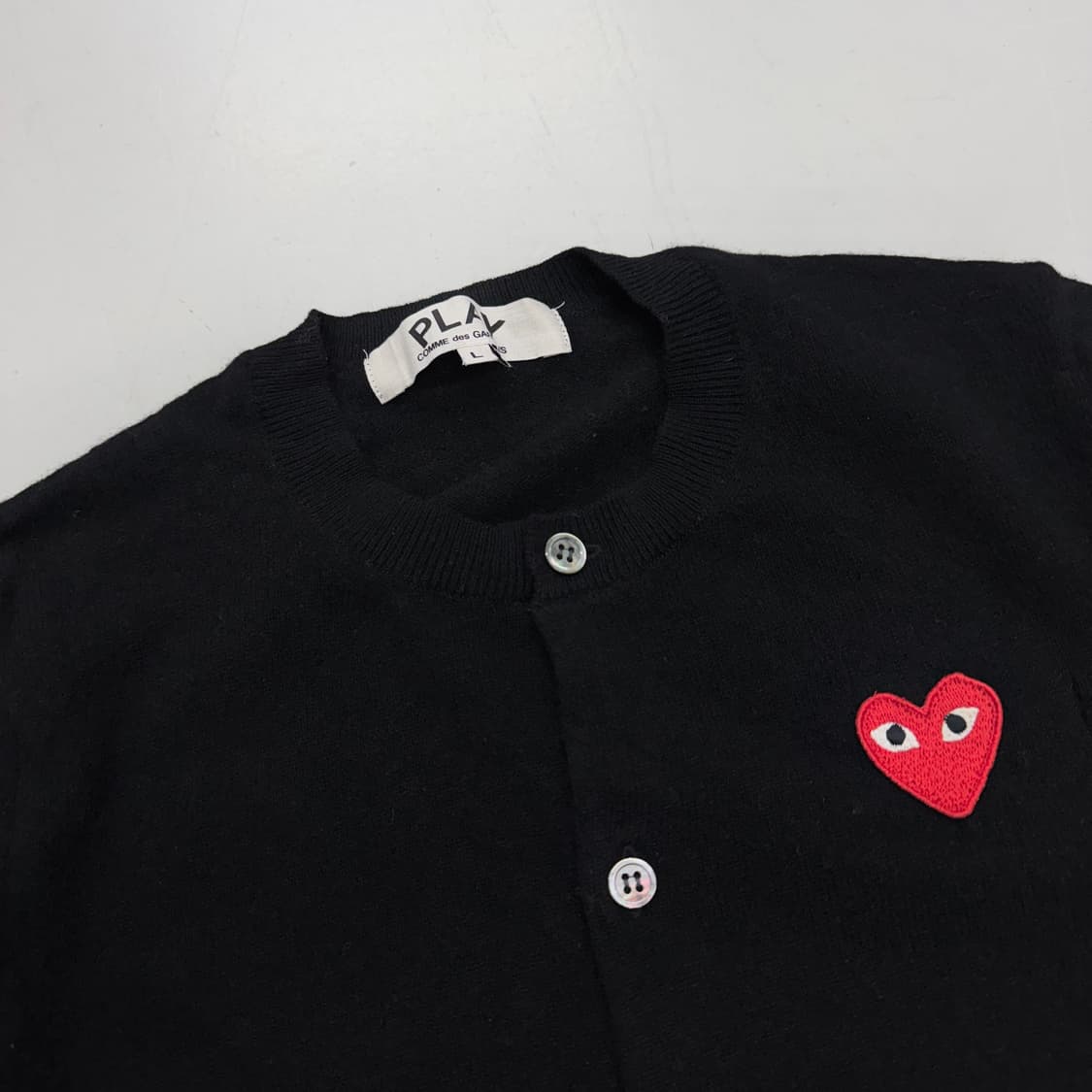 꼼데가르송 하트로고 울 가디건 블랙 상품이미지3