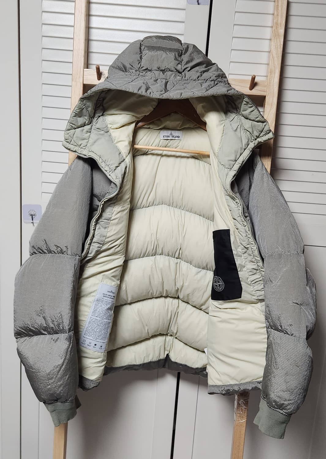 스톤아일랜드 나일론 메탈 그레이 패딩 자켓 상품이미지5