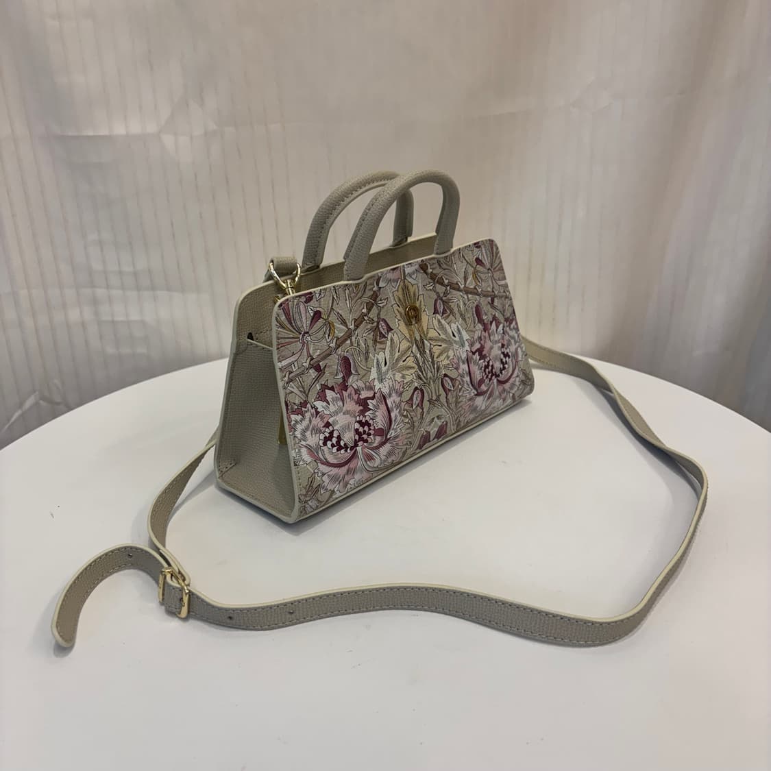 정품 아이그너 플라워 투웨이 크로스백     상품이미지3