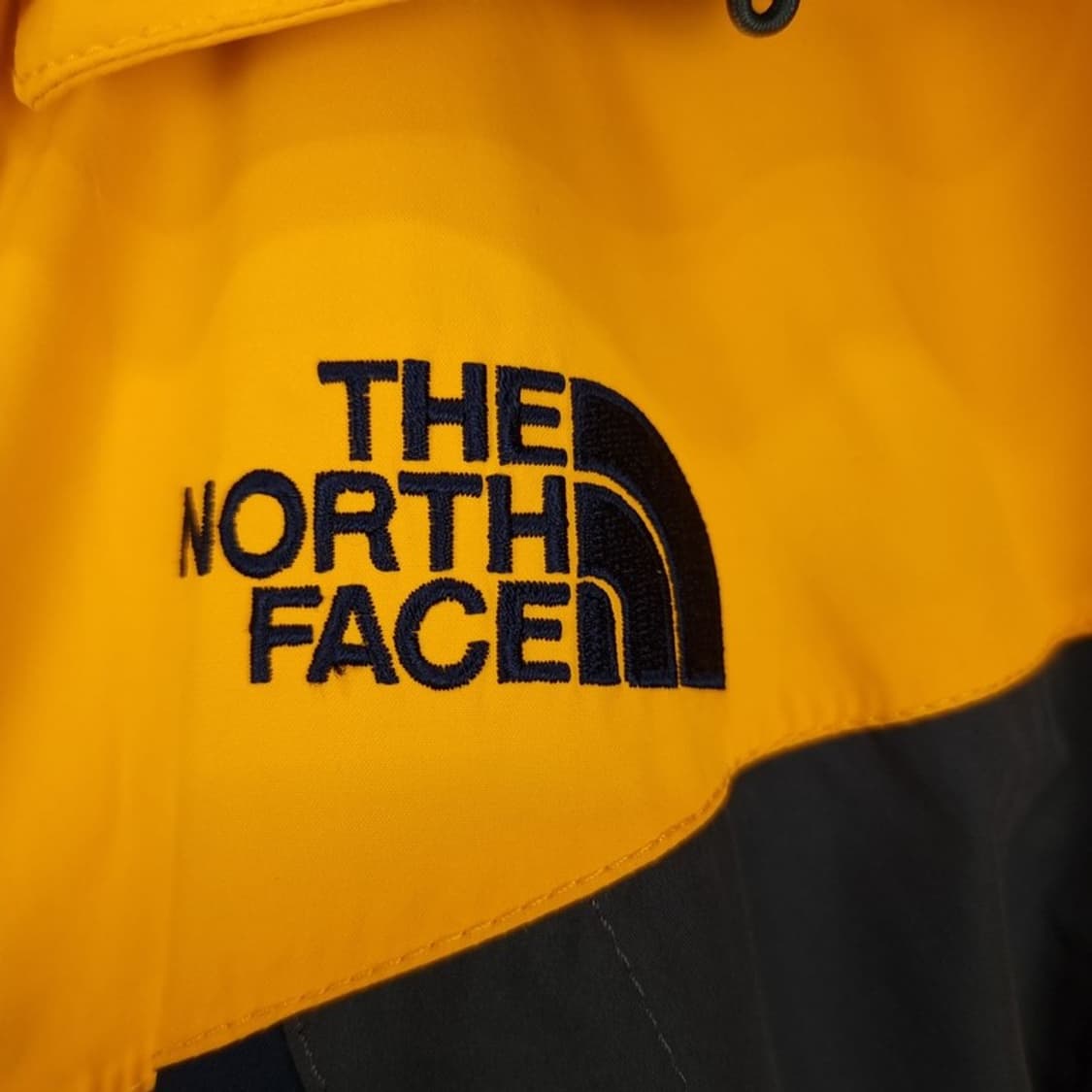 [노스페이스] 로고 자수 후드 바람막이 자켓 M18792 상품이미지6