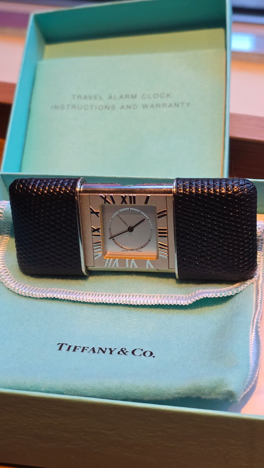 티파니앤코 트래블 알람 블랙가죽시계 상품이미지1
