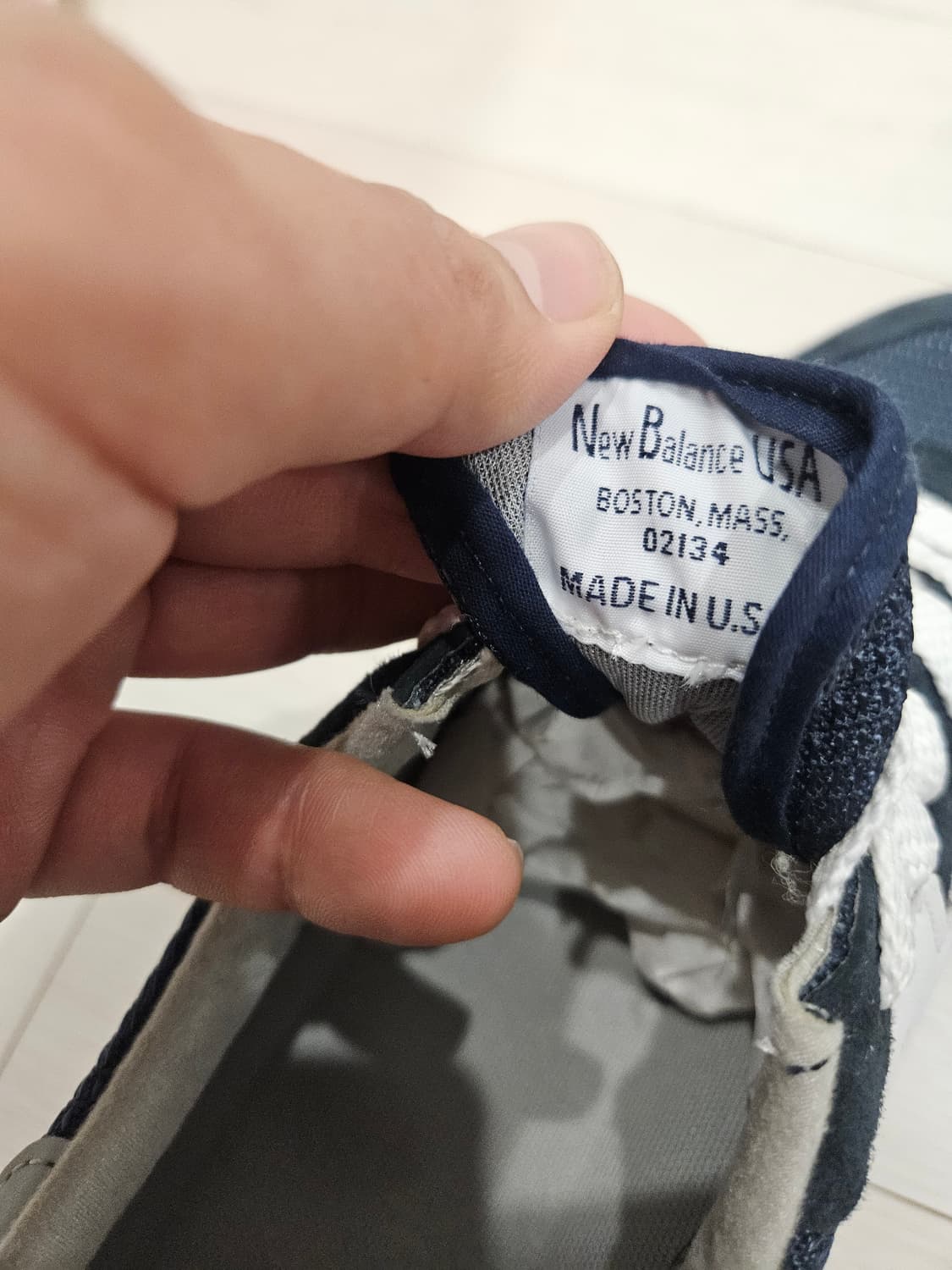 뉴발란스 990v1 네이비 스니커즈 상품이미지2