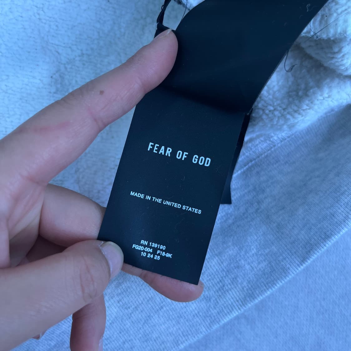 105 피오갓 에센셜 모나크 fg 로고 크림 후드티 상품이미지6