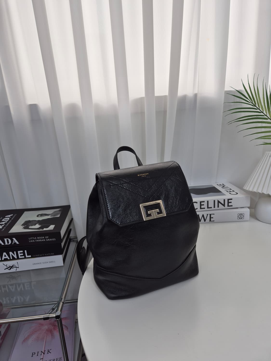 지방시 레더 백팩 상품이미지1