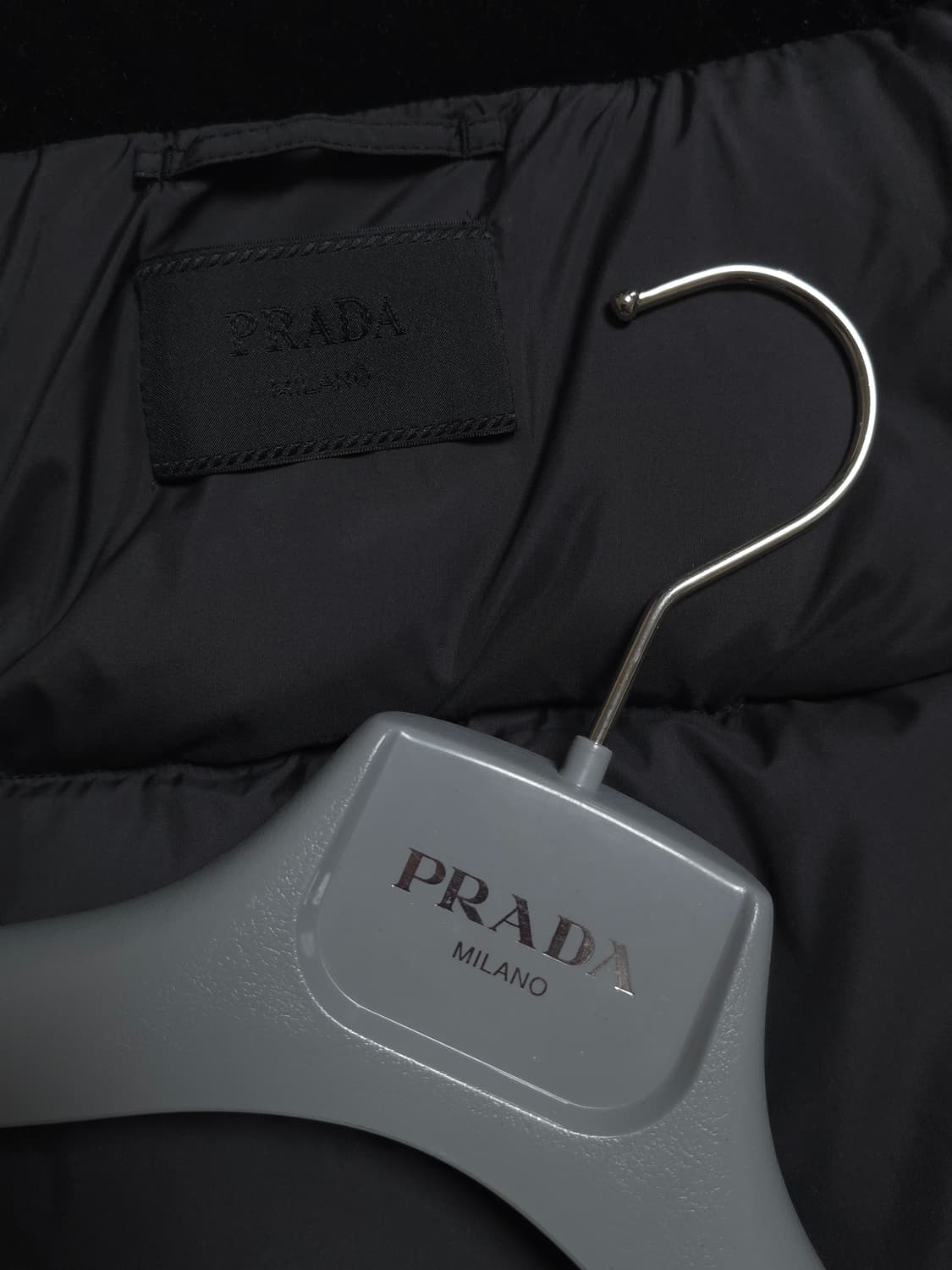 [L] 프라다 벨벳 패딩 블랙(SGC407) 상품이미지6