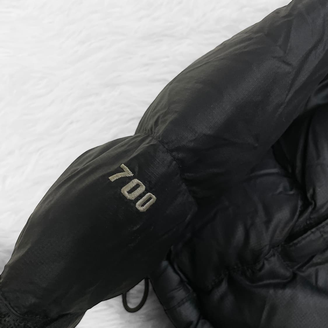 노스페이스 오리지널 눕시 700 패딩 블랙 (여성용) 상품이미지4