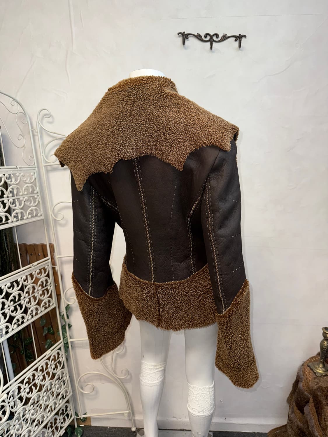 Dark brown lamb skin fur wide collar 무스탕 상품이미지6