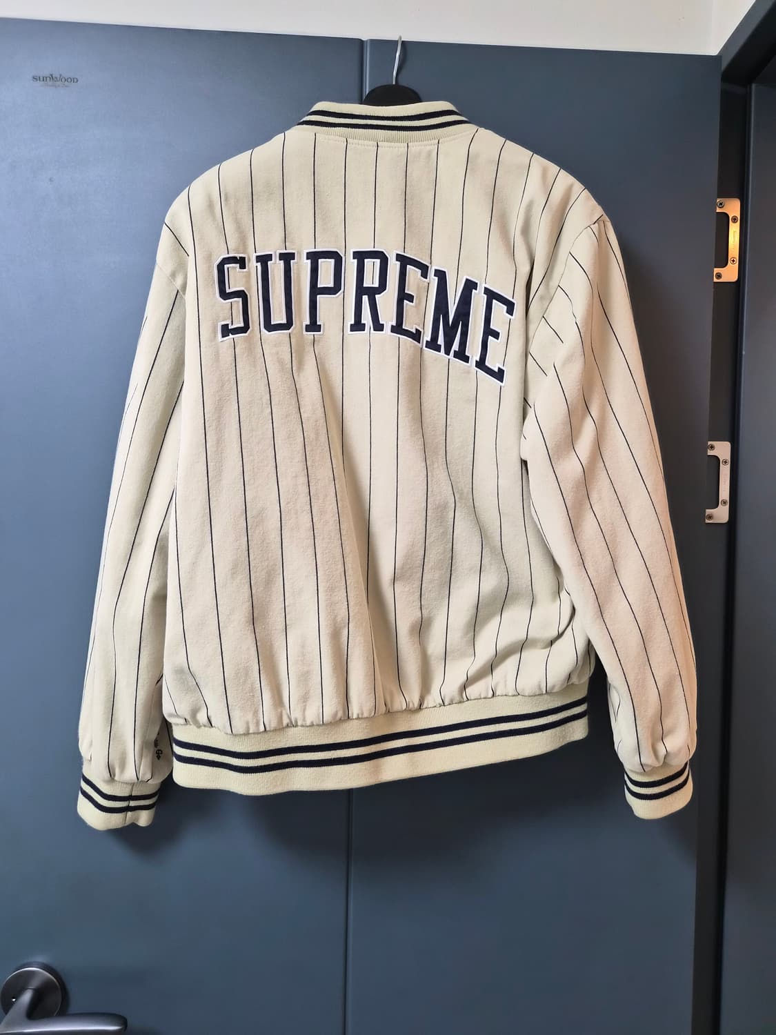 슈프림 최고 핀스트라이프 바시티 탄 M사이즈 상품이미지3