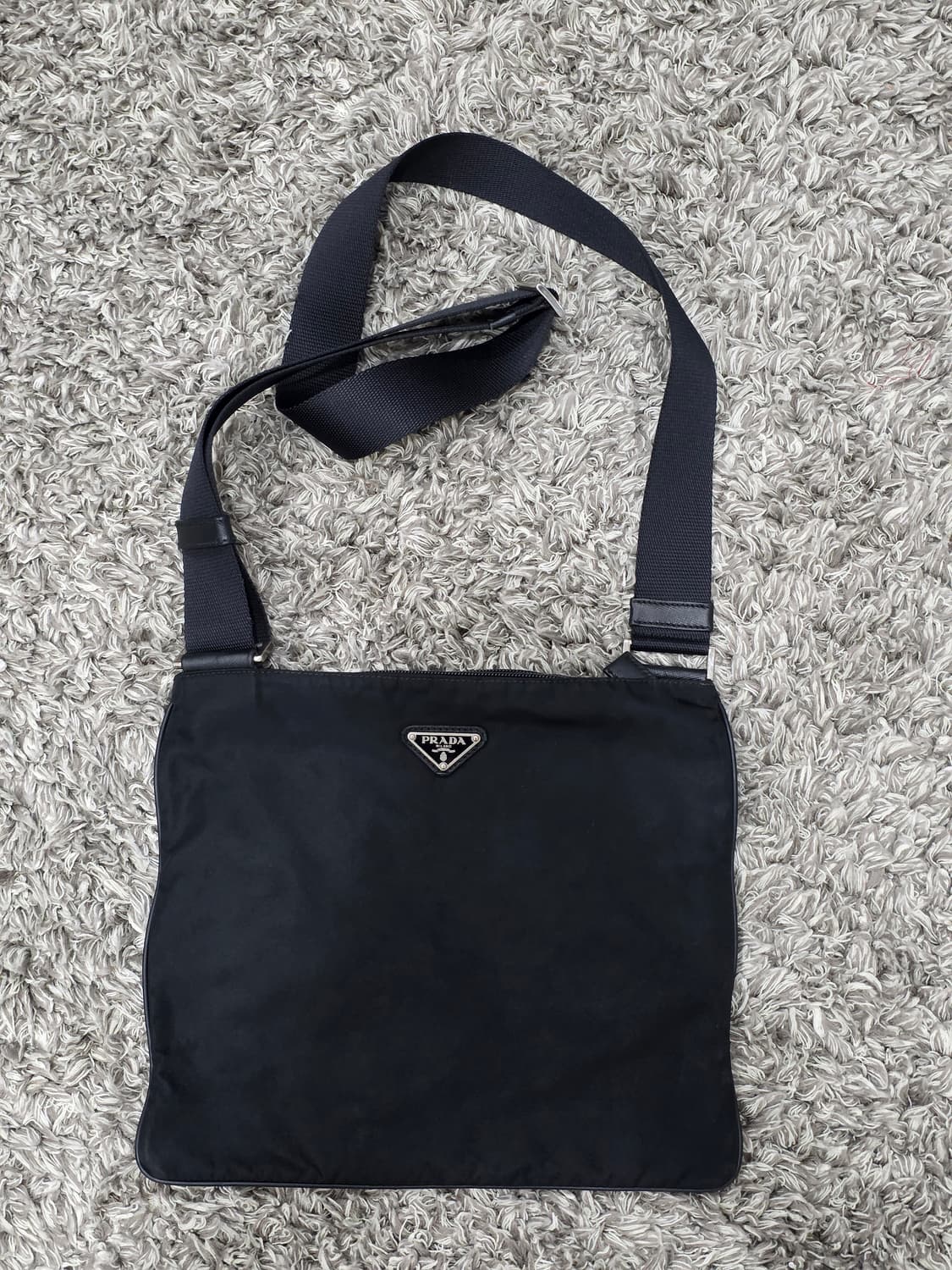 프라다 포코노 나일론 크로스백 메신저백(남녀공용 상태최상) 상품이미지1