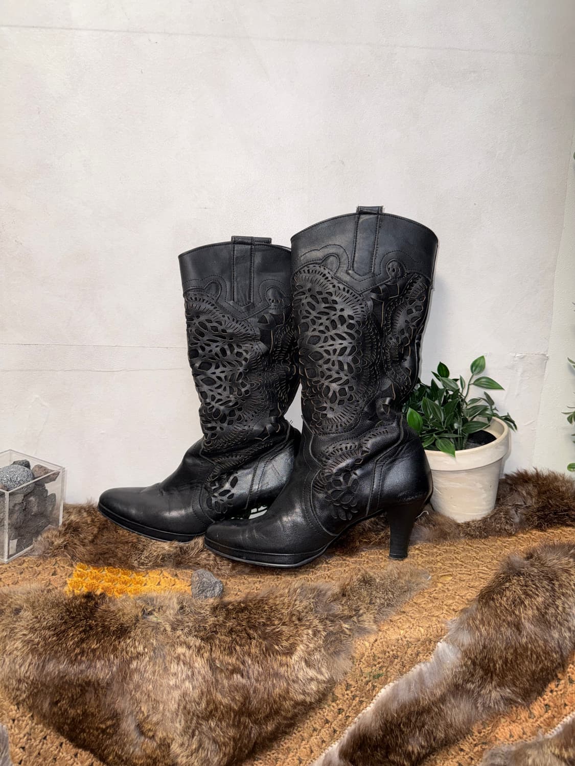 Black punching cutout western boots 상품이미지2