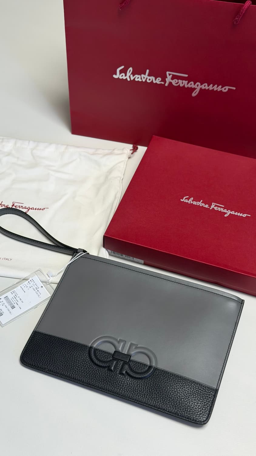 풀구성 새상품) 페라가모 간치니 투톤 클러치백 정가 968,000원  상품이미지4