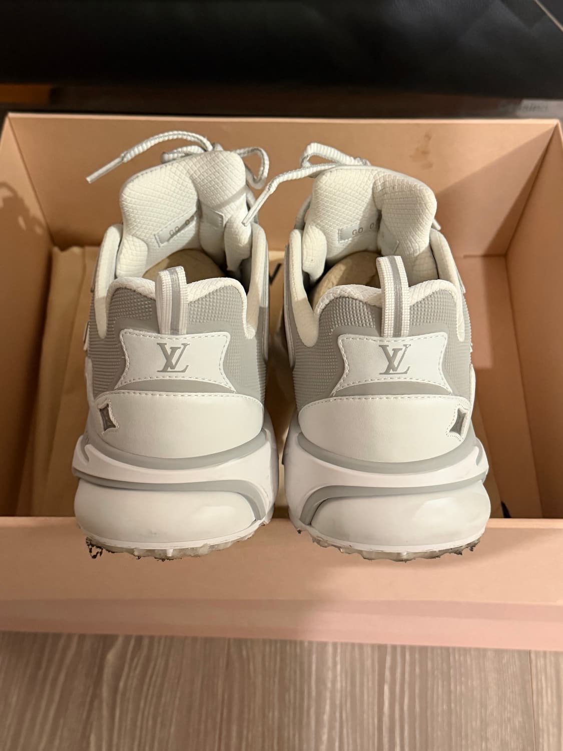 루이비통 러너 태틱 스니커즈 화이트 9  상품이미지7