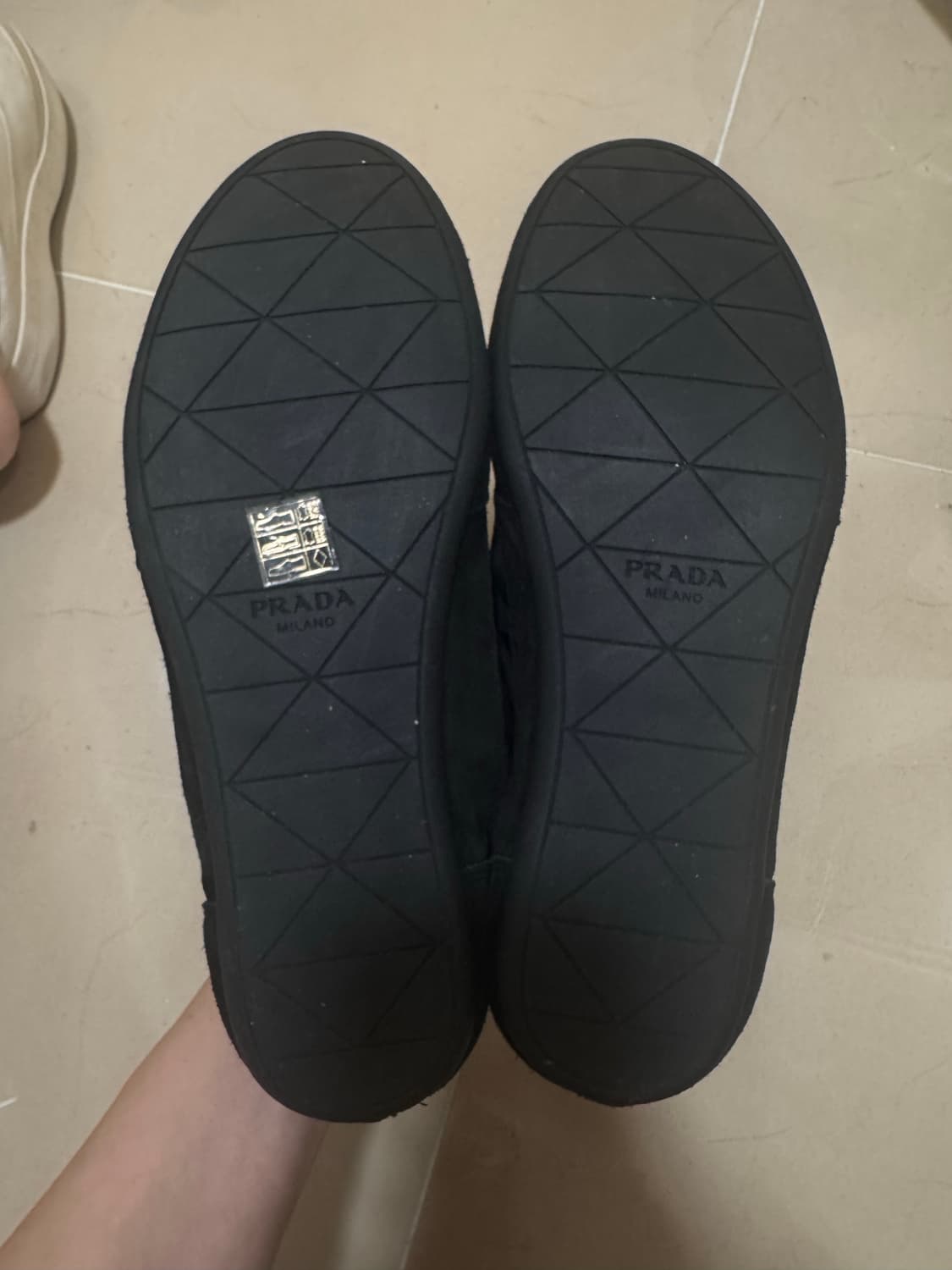 프라다 컬랩스 스니커즈 블랙 상품이미지2