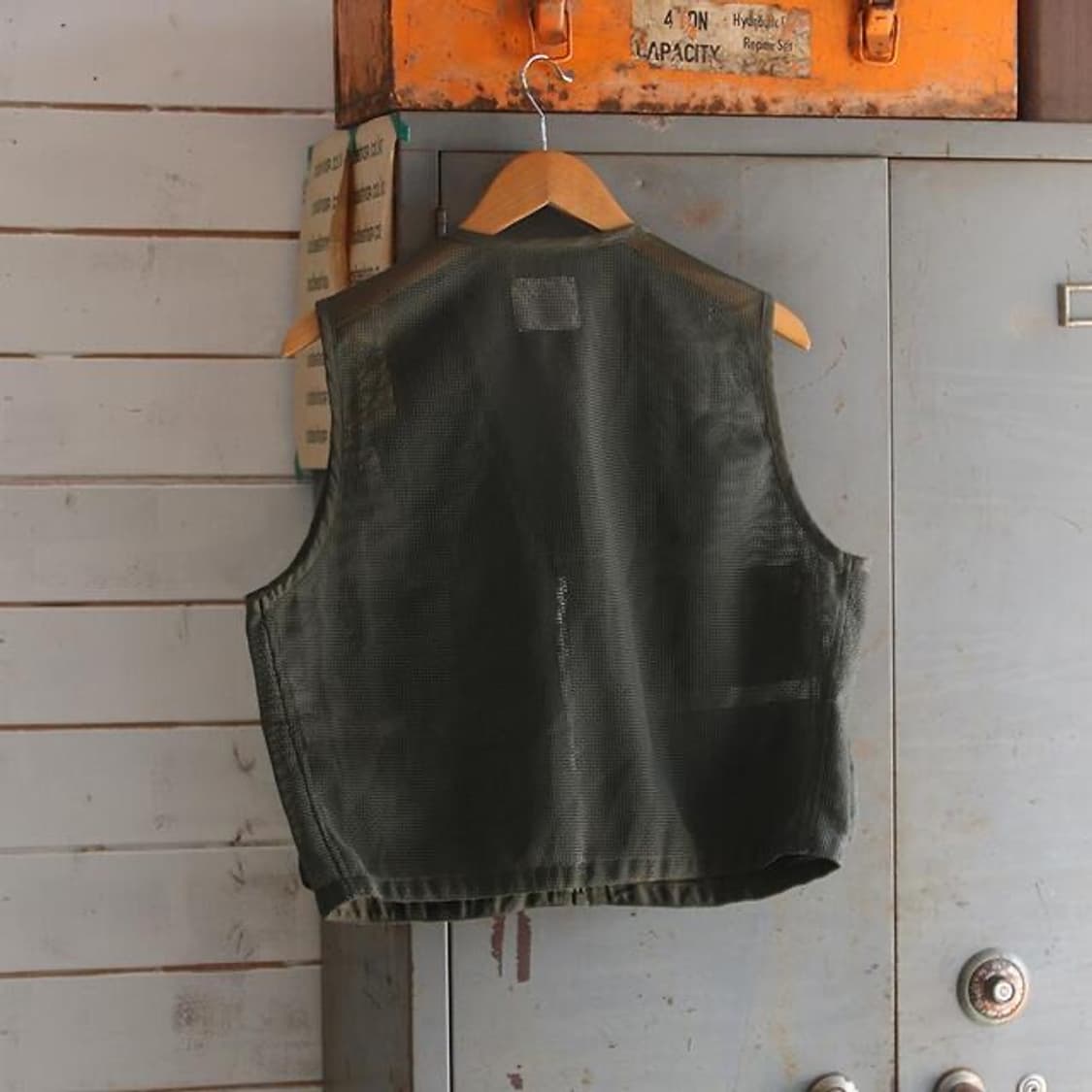 (착용컷) U.S.A.F. 서바이벌 베스트 (남성용 100) 상품이미지2