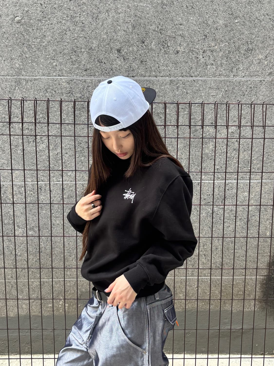 스투시 블랙 백로고 맨투맨 상품이미지2