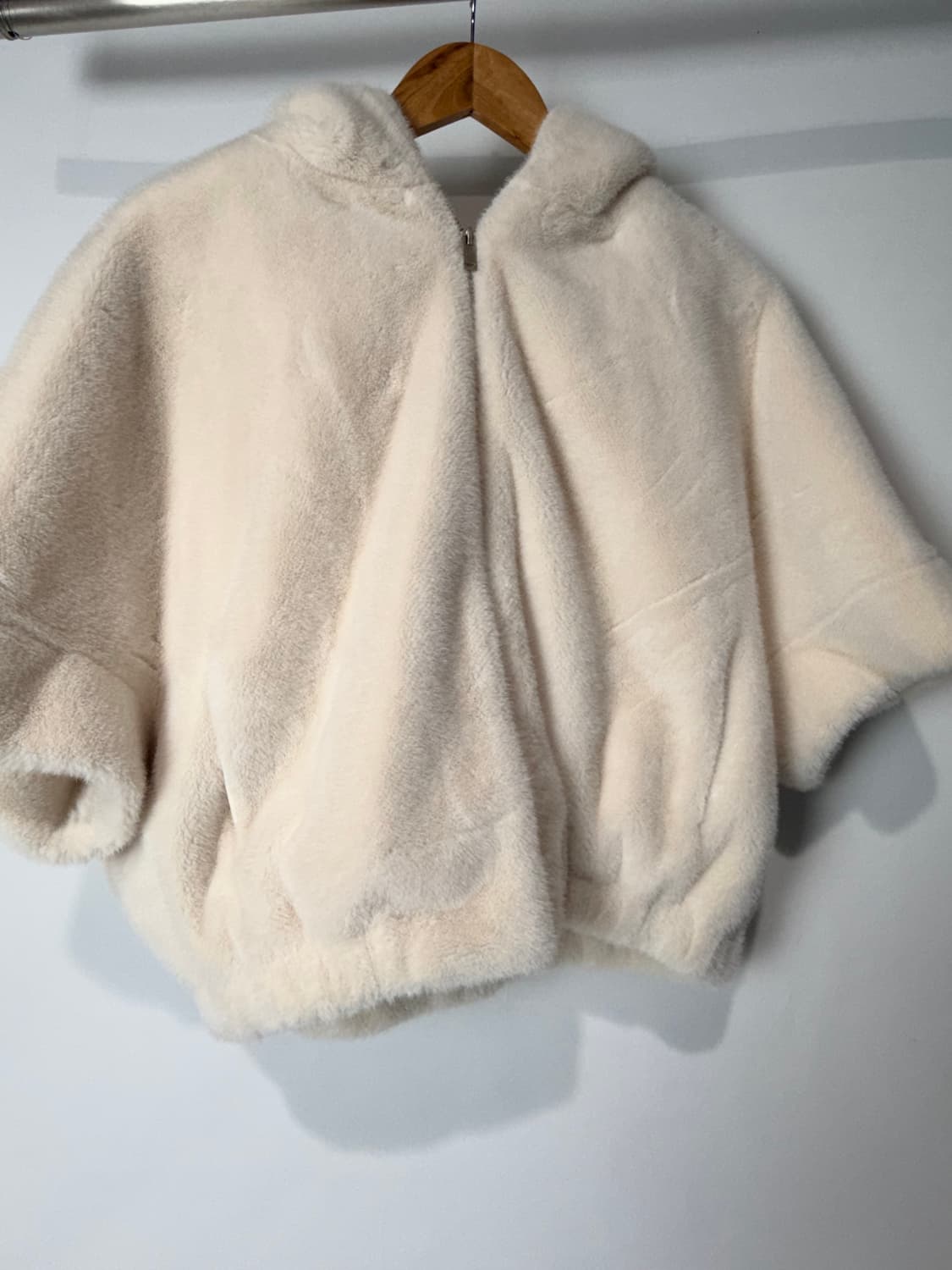 셀렙샵 후드 퍼 반팔 점퍼 상품이미지1