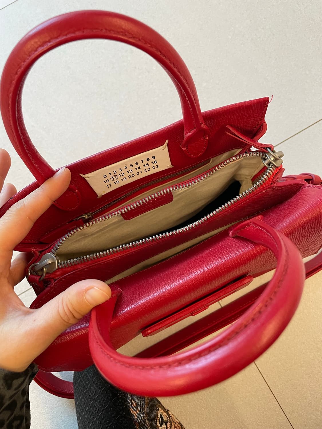 마르지엘라 버클 가죽 도트백 상품이미지3