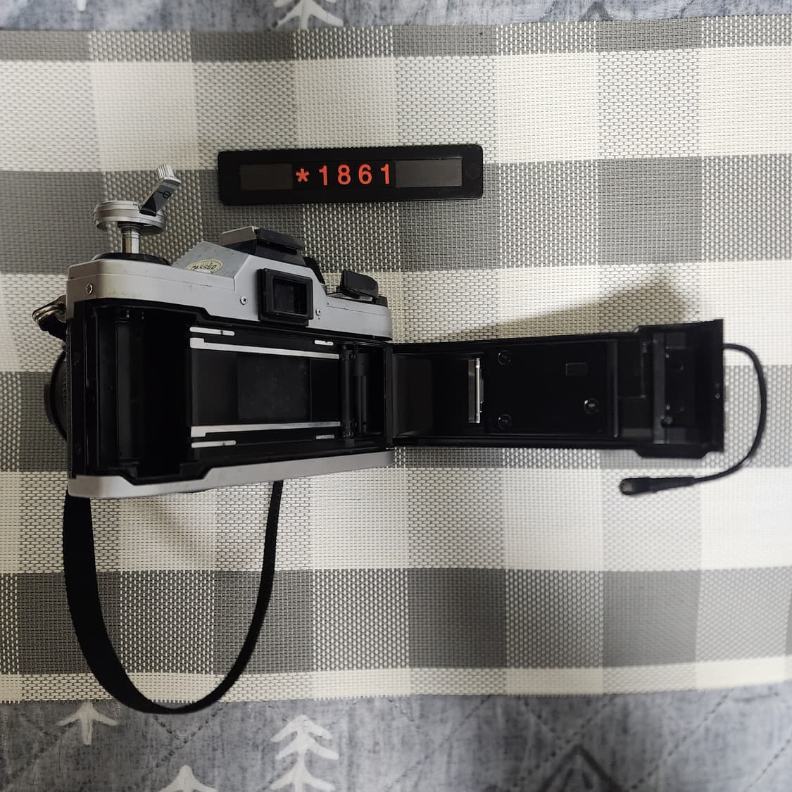 캐논 AE-1 필름카메라 실버바디 1.4 단렌즈 데이터백 장착 상품이미지6