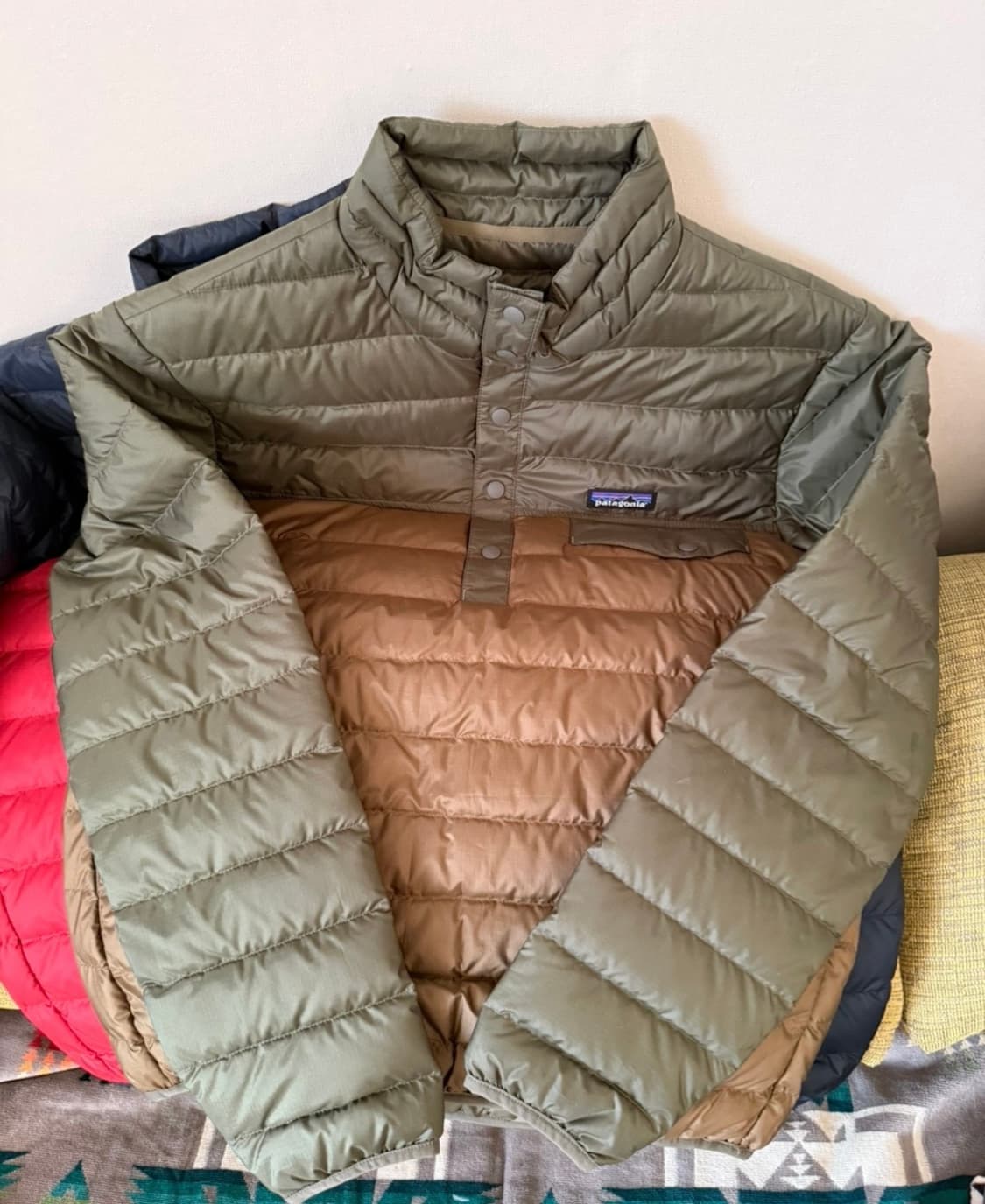 파타고니아 다운 스냅티 카키/브라운 xs 상품이미지1