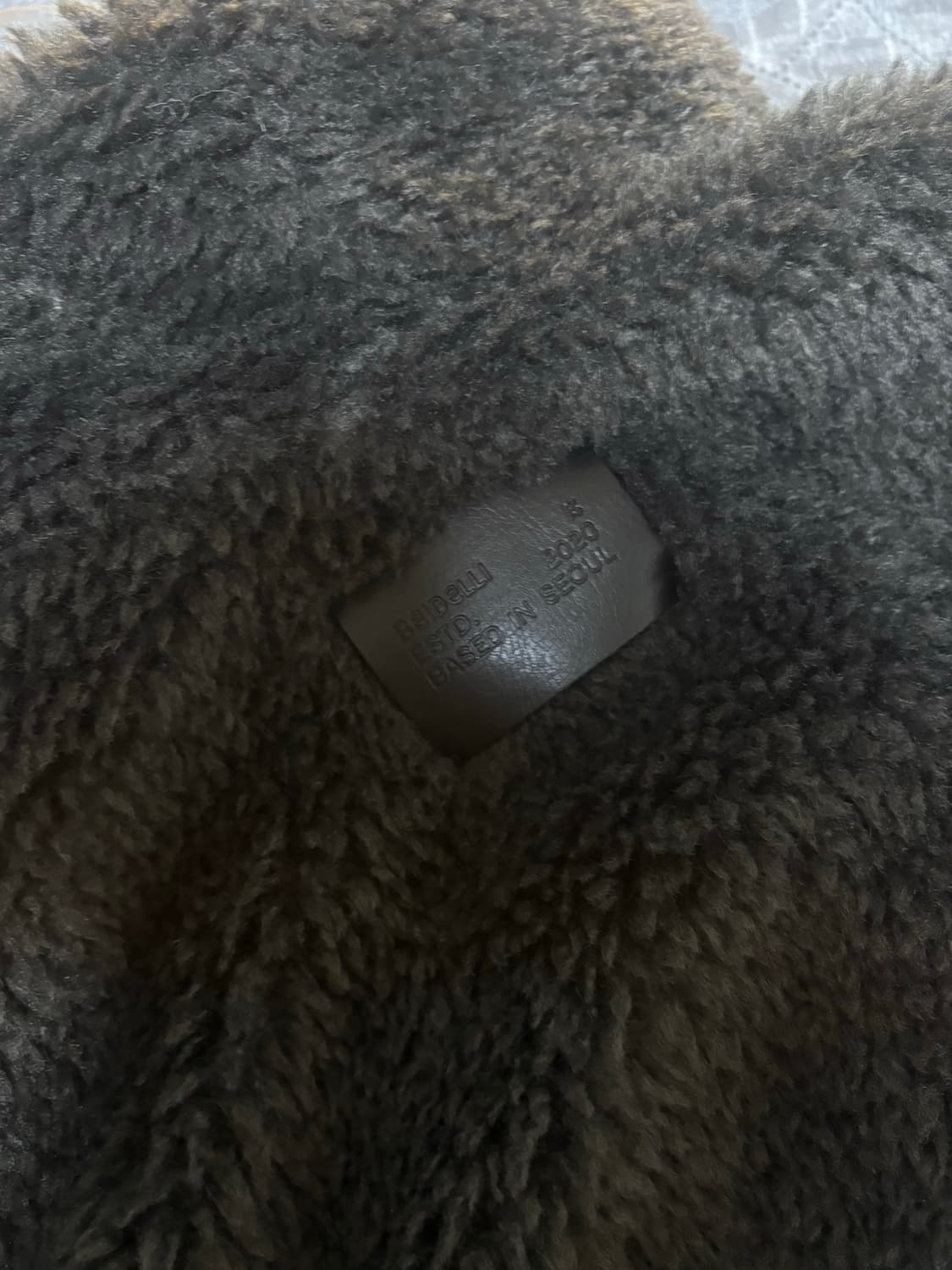 베이델리 비트 퍼 무스탕 (차콜) 상품이미지3