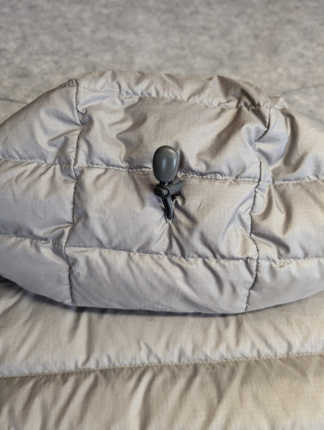 파타고니아 후디 경량패딩 그레이 상품이미지8