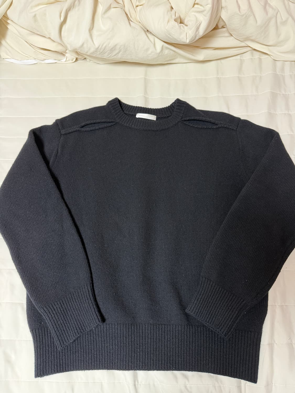 (1size) 월스와일무브먼트 숄더 슬릿 니트 블랙 상품이미지1