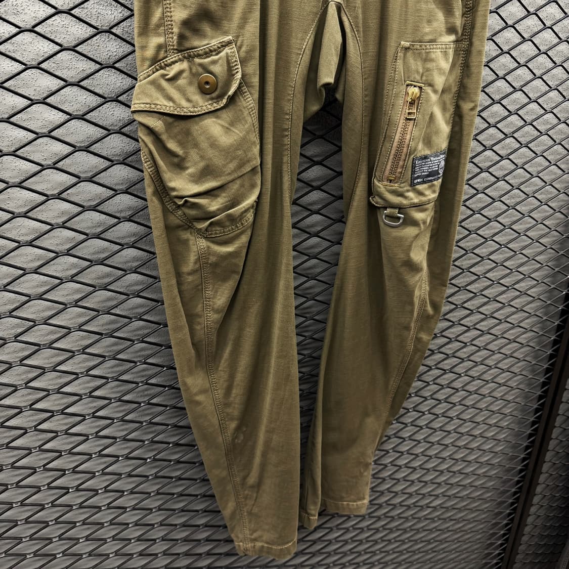 에드윈 커브드 밀리터리 카고팬츠 멀티포켓 D링 익스클루시브 패치 디테일 상품이미지5
