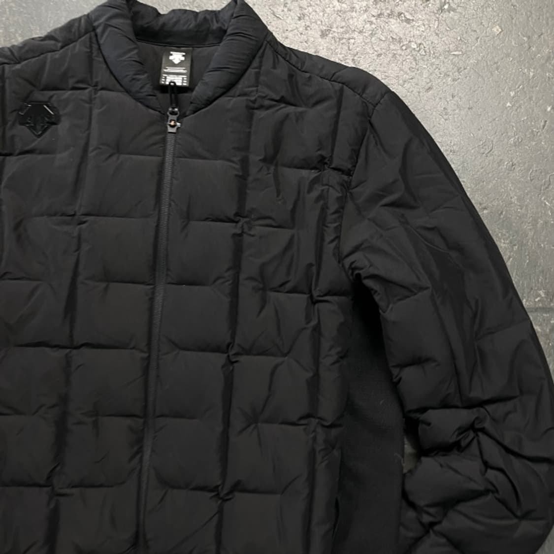 100 데상트 경량 방풍패딩  상품이미지2